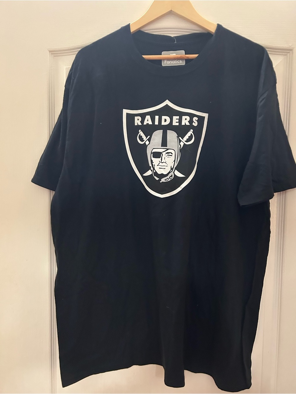Riders by Lee Black and White Raiders Shield Tee. Men's XXL. New with tags.